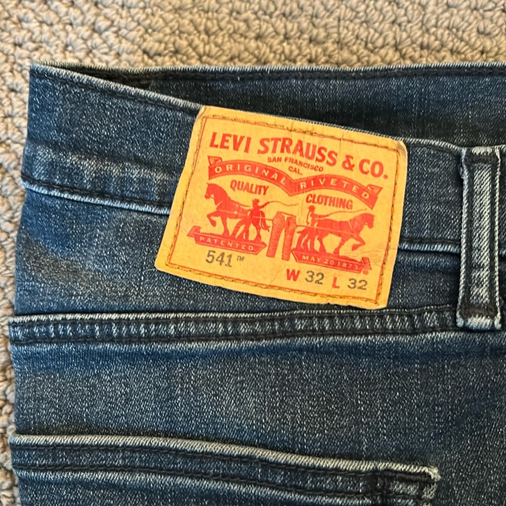 Levi’s straight leg jeans 541